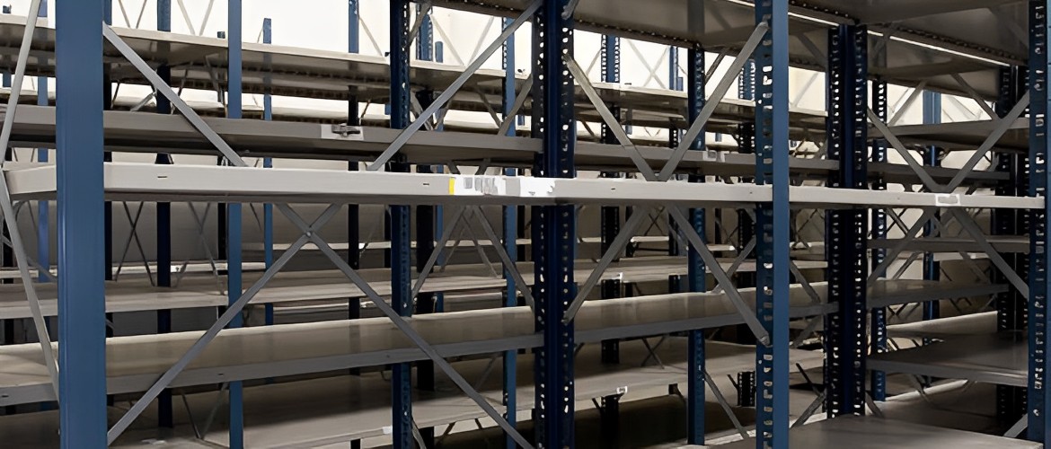 Muntatge i desmuntatge de prestatgeries industrials de picking